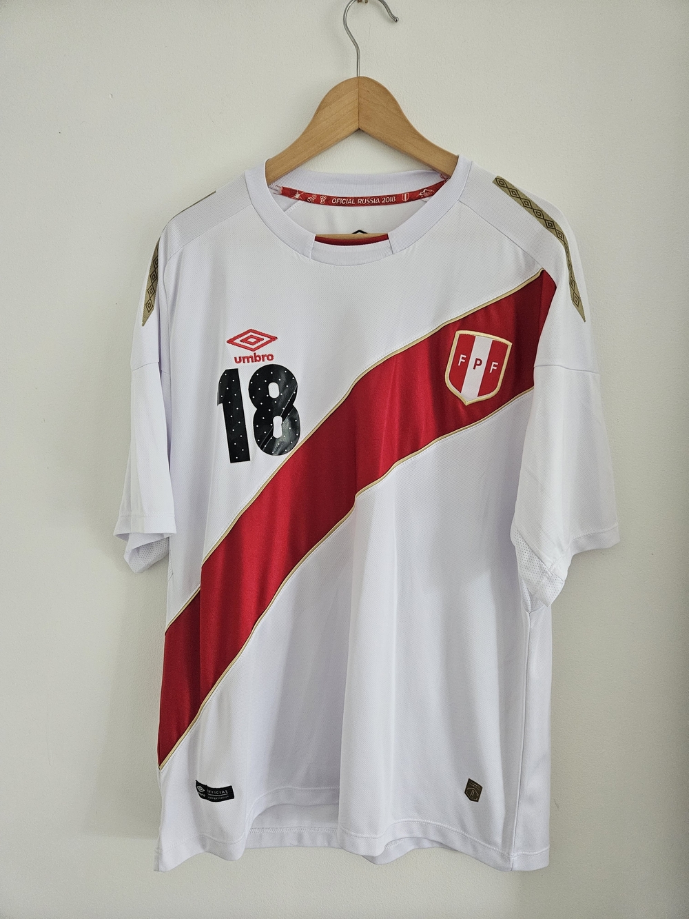 Umbro Peru 2018 Home Soccer Jersey Andre Carrillo Mens Extra Large